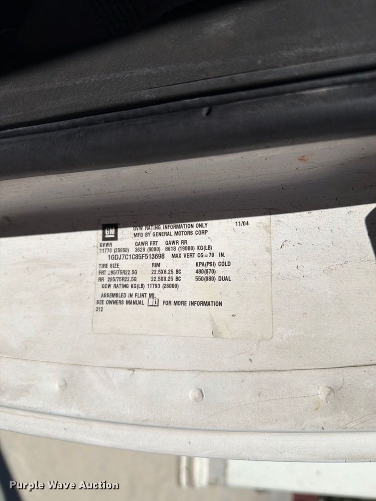 image for item FI2073 2005 GMC C7500 paper shredder truck