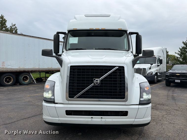 image for item FJ2017 2017 Volvo VNL semi truck