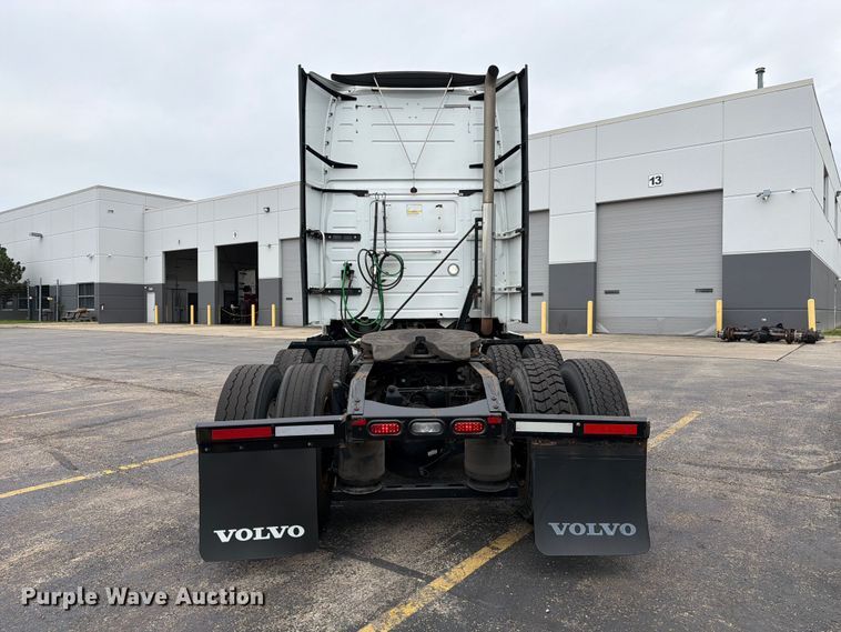 image for item FJ2017 2017 Volvo VNL semi truck