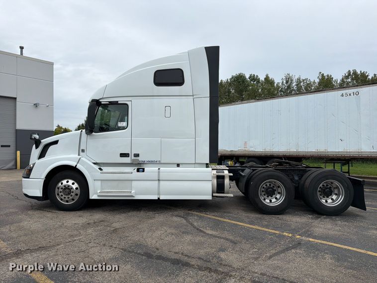 image for item FJ2017 2017 Volvo VNL semi truck