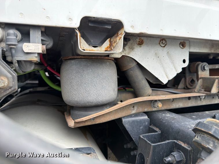 image for item FJ2017 2017 Volvo VNL semi truck