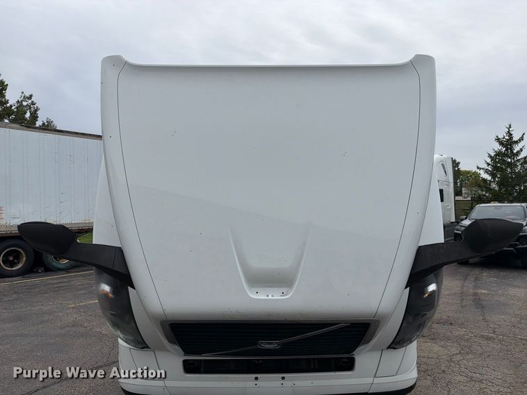 image for item FJ2017 2017 Volvo VNL semi truck