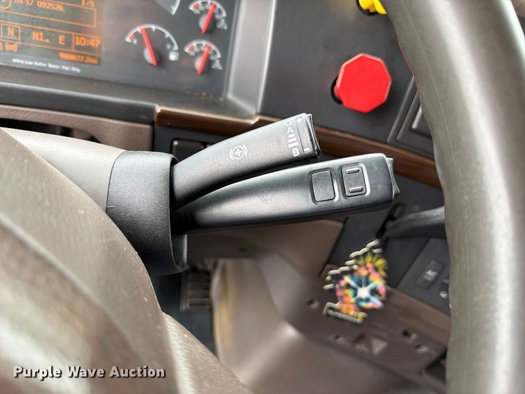 image for item FJ2017 2017 Volvo VNL semi truck