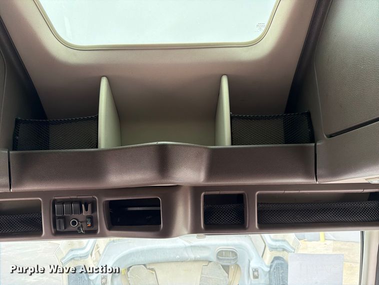 image for item FJ2017 2017 Volvo VNL semi truck