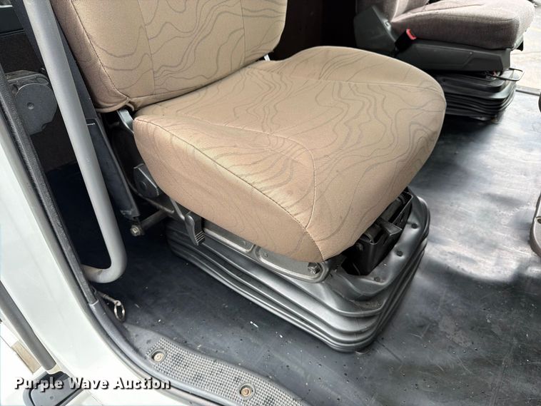 image for item FJ2017 2017 Volvo VNL semi truck