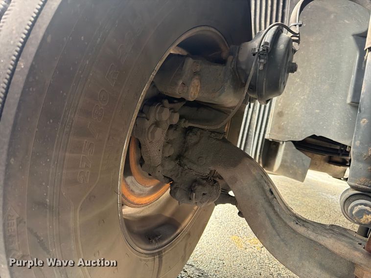 image for item FJ2017 2017 Volvo VNL semi truck