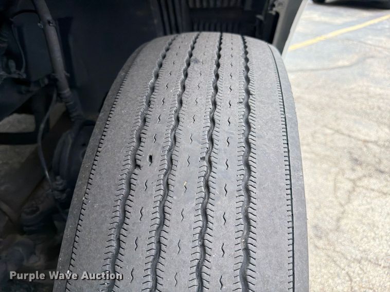 image for item FJ2017 2017 Volvo VNL semi truck