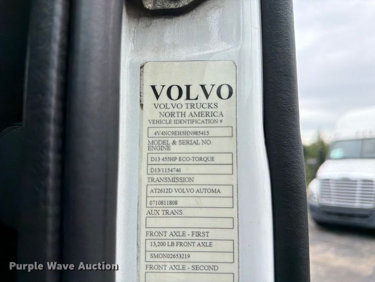 image for item FJ2017 2017 Volvo VNL semi truck