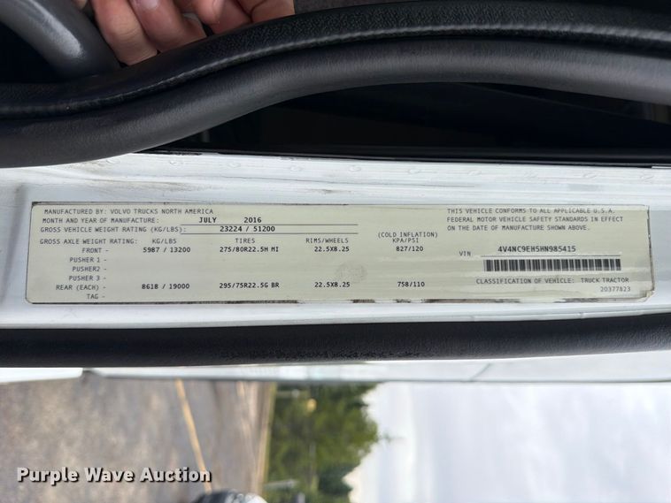 image for item FJ2017 2017 Volvo VNL semi truck