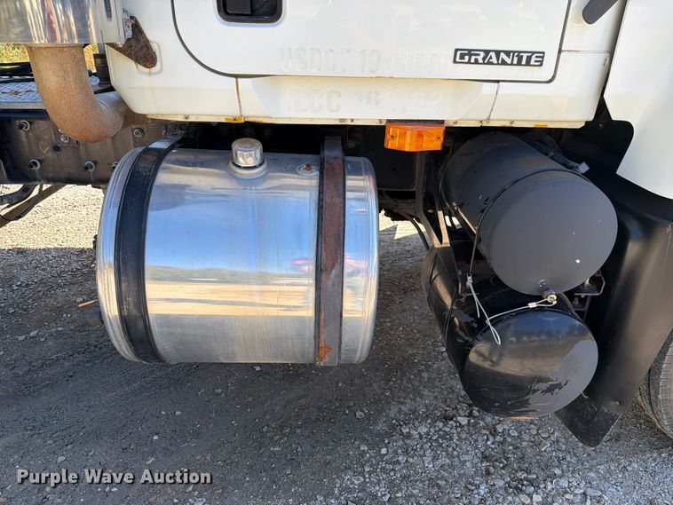 image for item FJ2018 2007 Mack CV713 semi truck