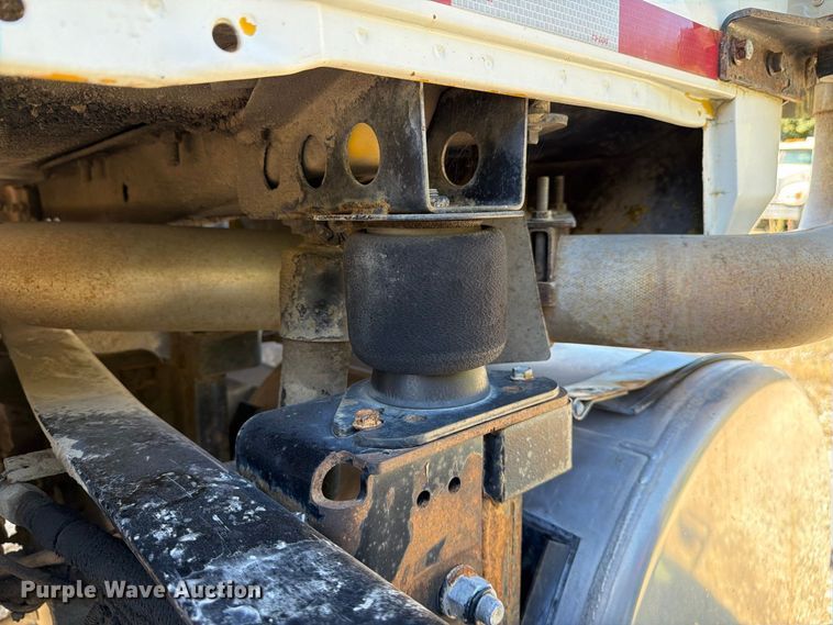 image for item FJ2018 2007 Mack CV713 semi truck