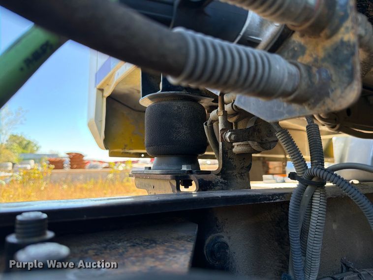 image for item FJ2018 2007 Mack CV713 semi truck