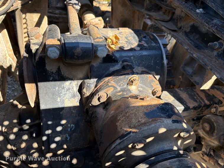 image for item FJ2018 2007 Mack CV713 semi truck