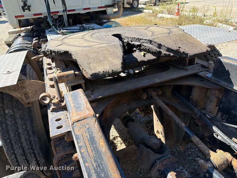 image for item FJ2018 2007 Mack CV713 semi truck