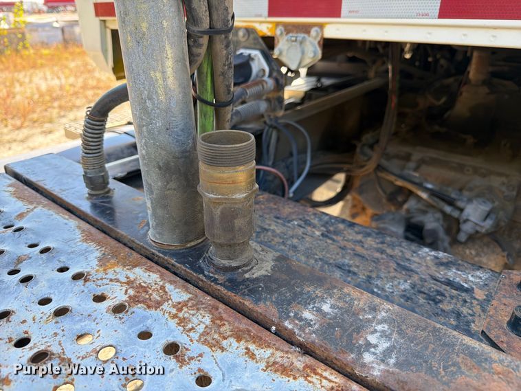 image for item FJ2018 2007 Mack CV713 semi truck