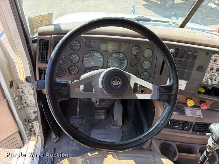 image for item FJ2018 2007 Mack CV713 semi truck