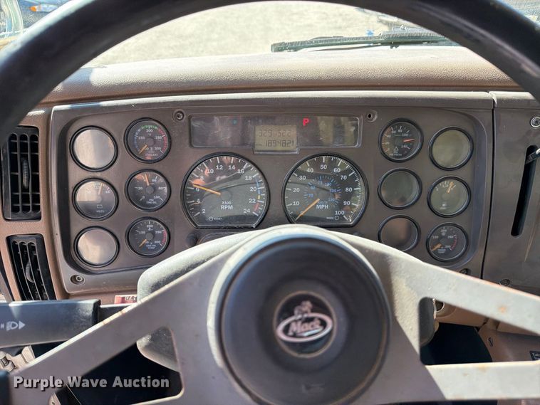 image for item FJ2018 2007 Mack CV713 semi truck