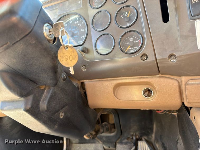 image for item FJ2018 2007 Mack CV713 semi truck