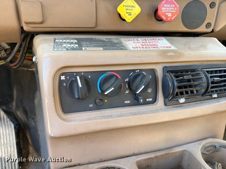image for item FJ2018 2007 Mack CV713 semi truck