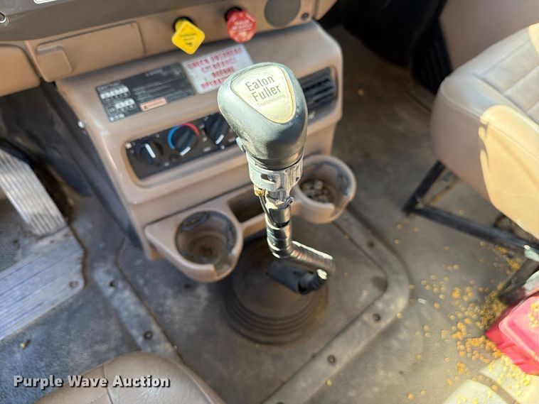 image for item FJ2018 2007 Mack CV713 semi truck
