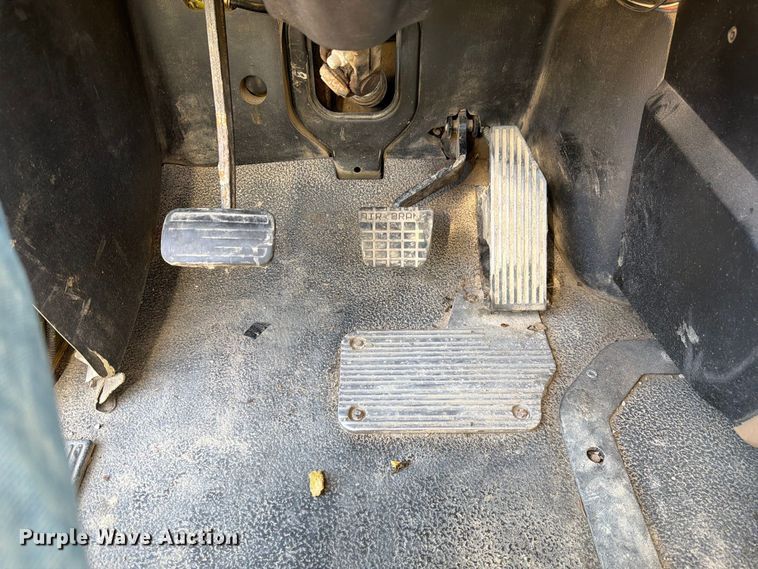 image for item FJ2018 2007 Mack CV713 semi truck