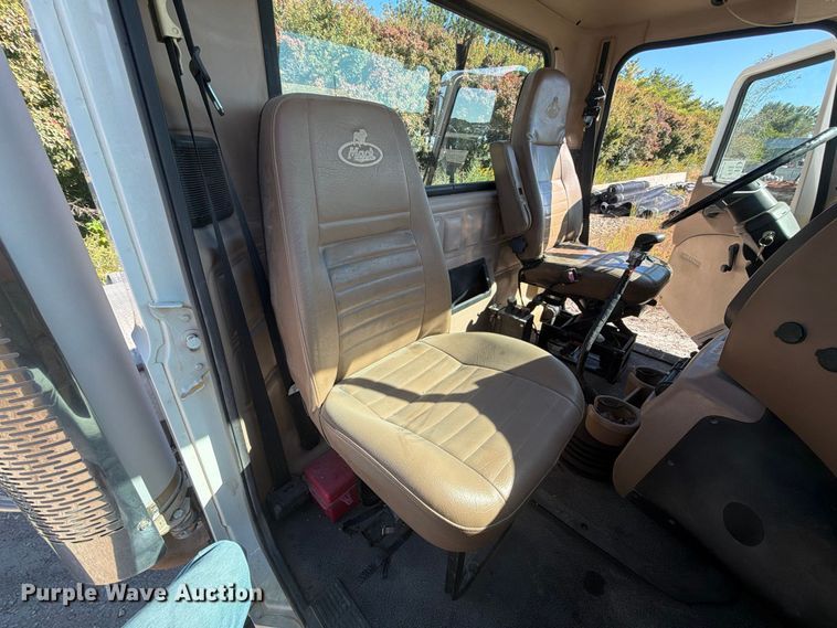 image for item FJ2018 2007 Mack CV713 semi truck