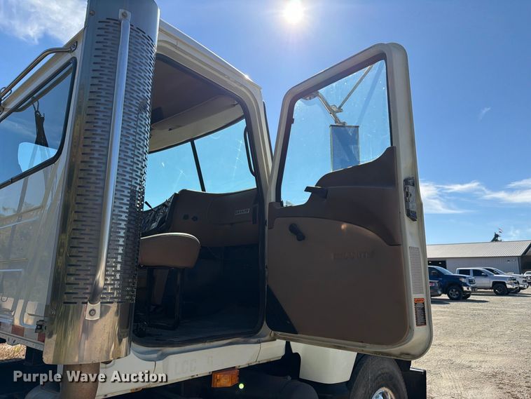 image for item FJ2018 2007 Mack CV713 semi truck