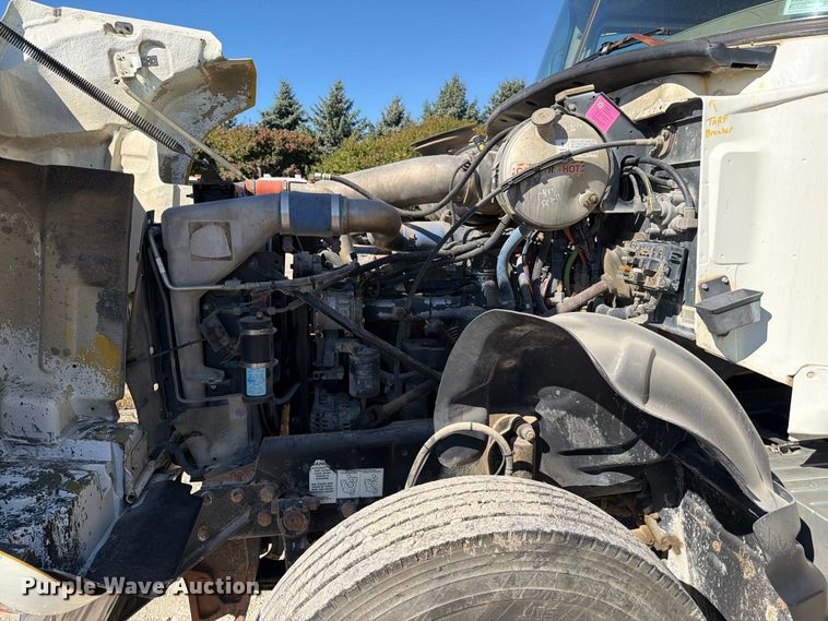 image for item FJ2018 2007 Mack CV713 semi truck