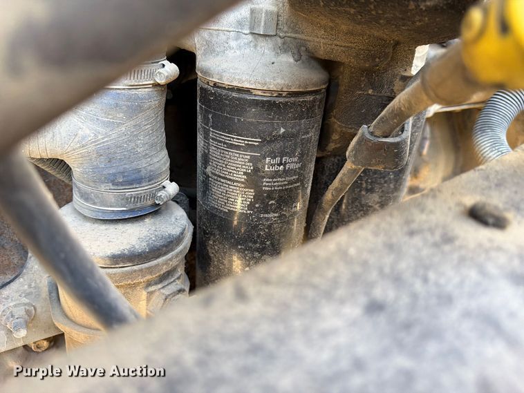 image for item FJ2018 2007 Mack CV713 semi truck