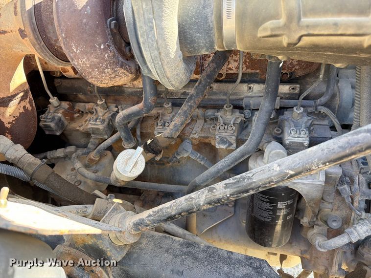 image for item FJ2018 2007 Mack CV713 semi truck