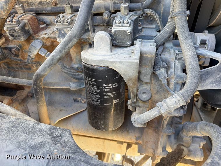 image for item FJ2018 2007 Mack CV713 semi truck