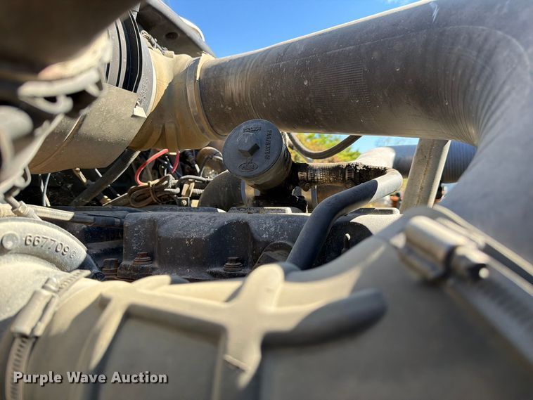 image for item FJ2018 2007 Mack CV713 semi truck