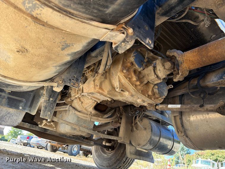 image for item FJ2018 2007 Mack CV713 semi truck