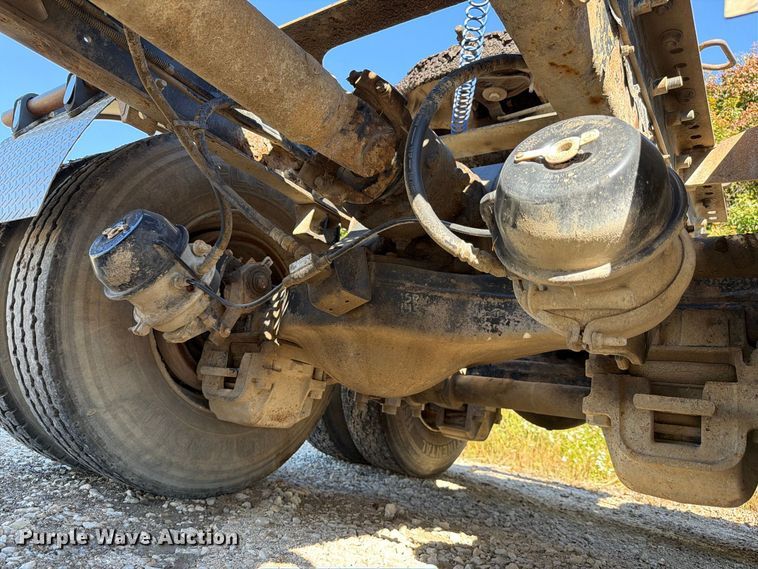 image for item FJ2018 2007 Mack CV713 semi truck