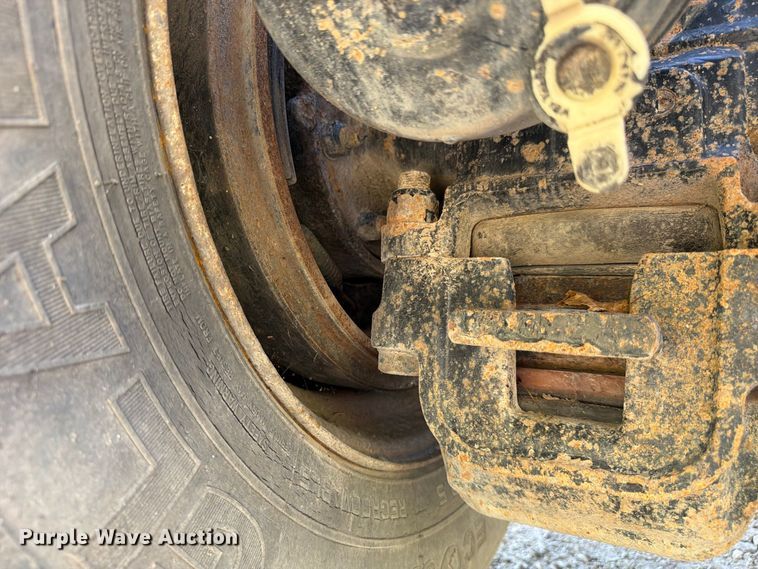 image for item FJ2018 2007 Mack CV713 semi truck