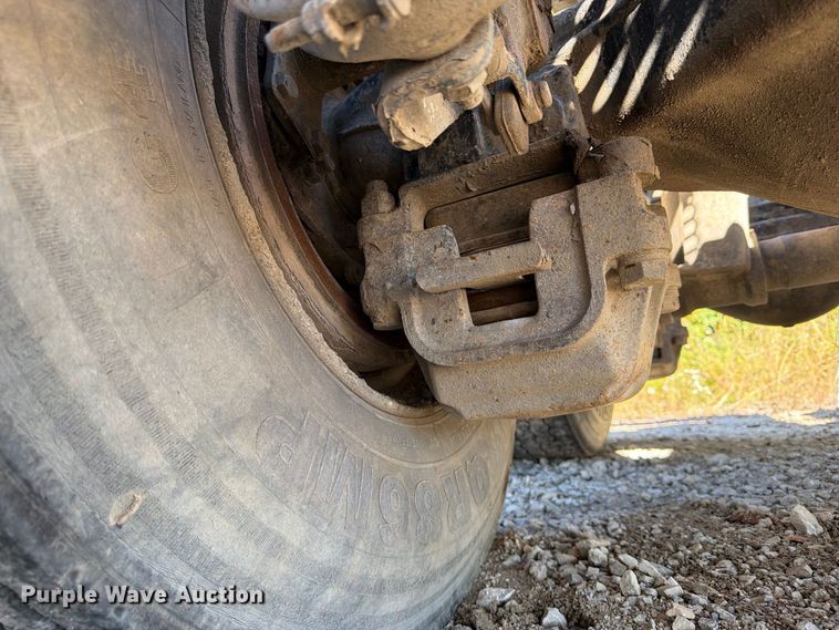 image for item FJ2018 2007 Mack CV713 semi truck