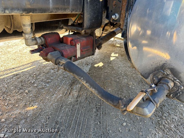 image for item FJ2018 2007 Mack CV713 semi truck