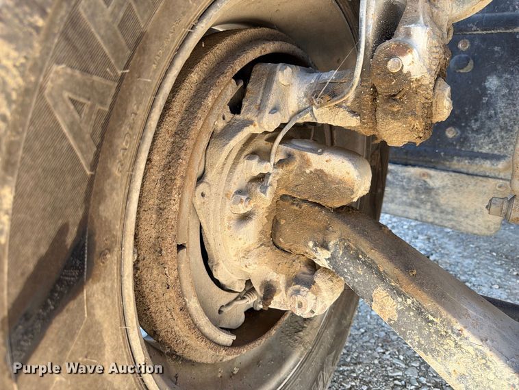 image for item FJ2018 2007 Mack CV713 semi truck