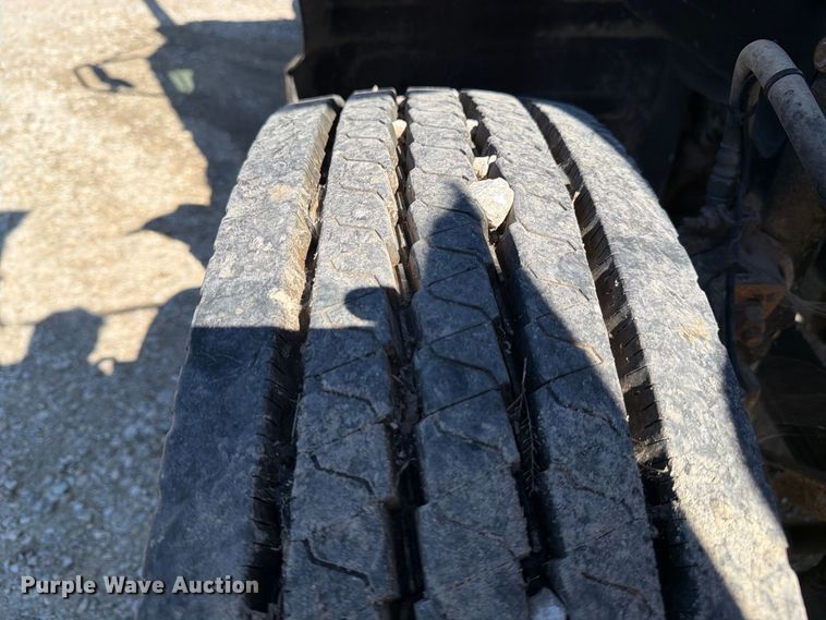 image for item FJ2018 2007 Mack CV713 semi truck