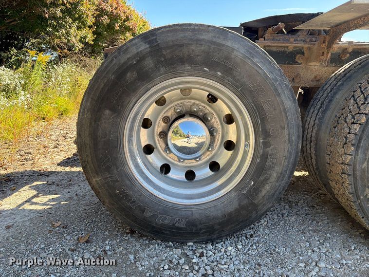 image for item FJ2018 2007 Mack CV713 semi truck