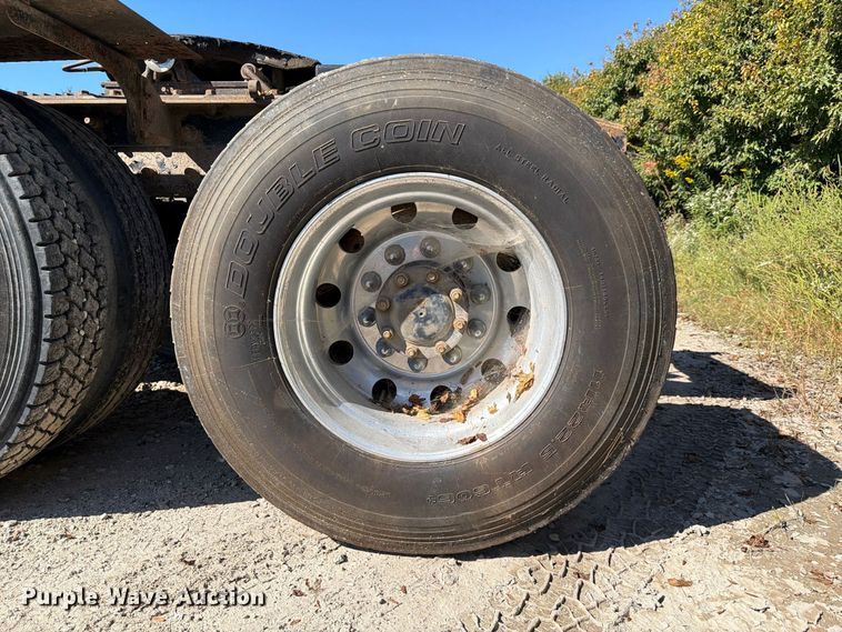 image for item FJ2018 2007 Mack CV713 semi truck