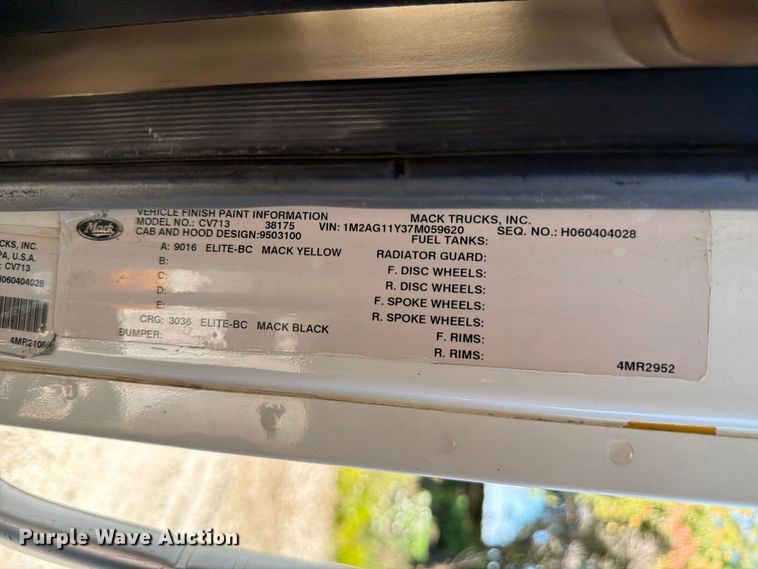 image for item FJ2018 2007 Mack CV713 semi truck