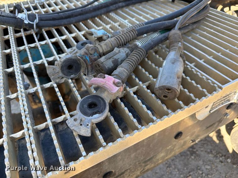 image for item FJ2019 2005 Mack CV713 semi truck