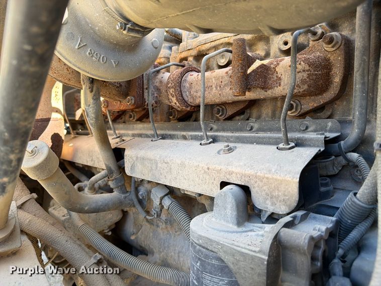 image for item FJ2019 2005 Mack CV713 semi truck