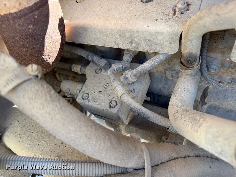 image for item FJ2019 2005 Mack CV713 semi truck