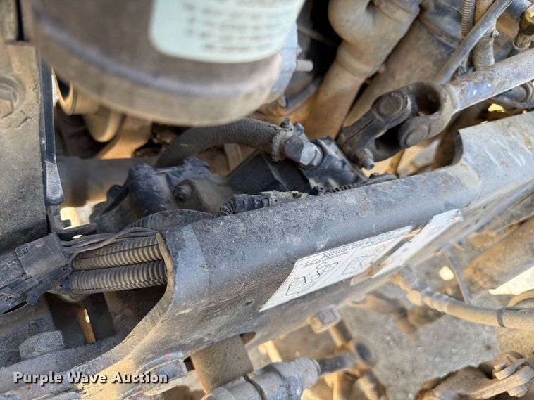 image for item FJ2019 2005 Mack CV713 semi truck