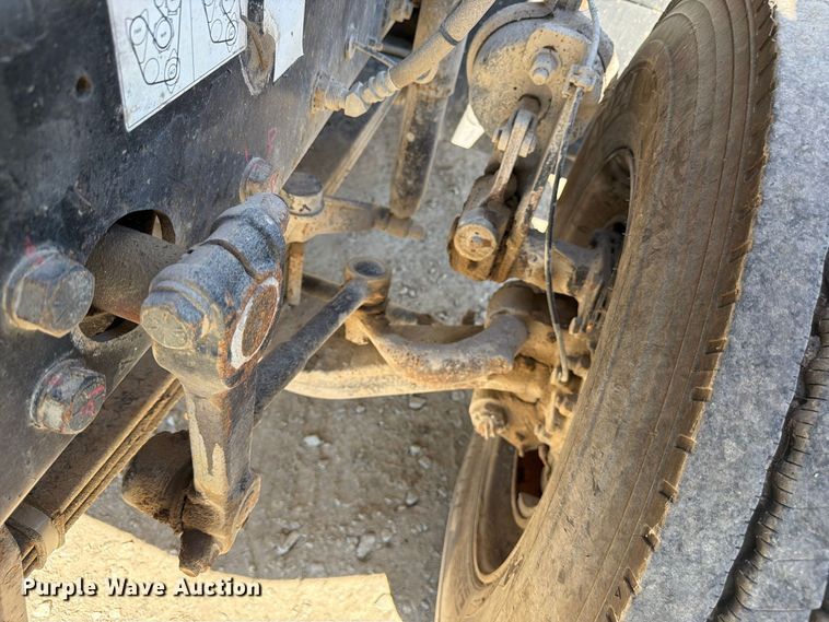 image for item FJ2019 2005 Mack CV713 semi truck