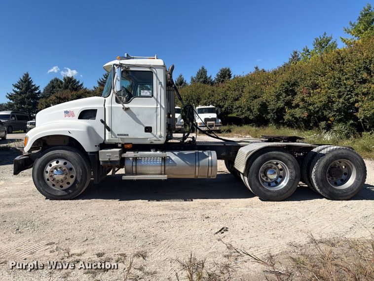 image for item FJ2020 2005 Mack CV713 semi truck