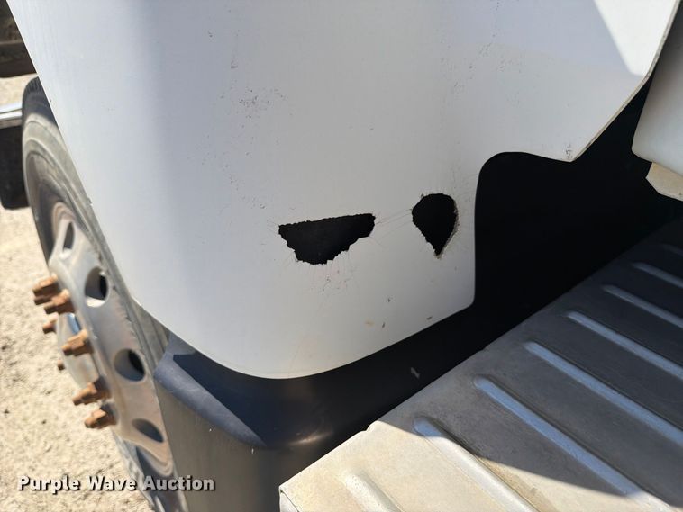 image for item FJ2020 2005 Mack CV713 semi truck