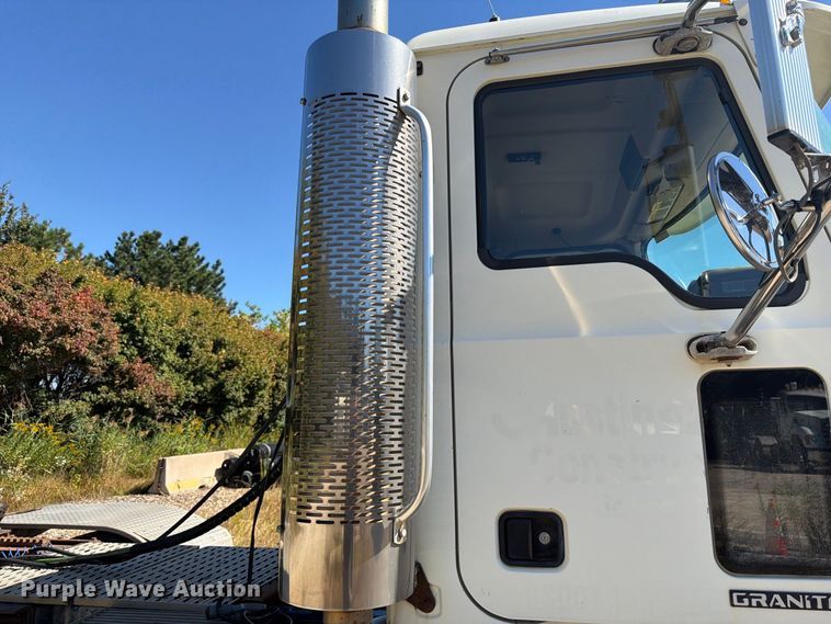 image for item FJ2020 2005 Mack CV713 semi truck